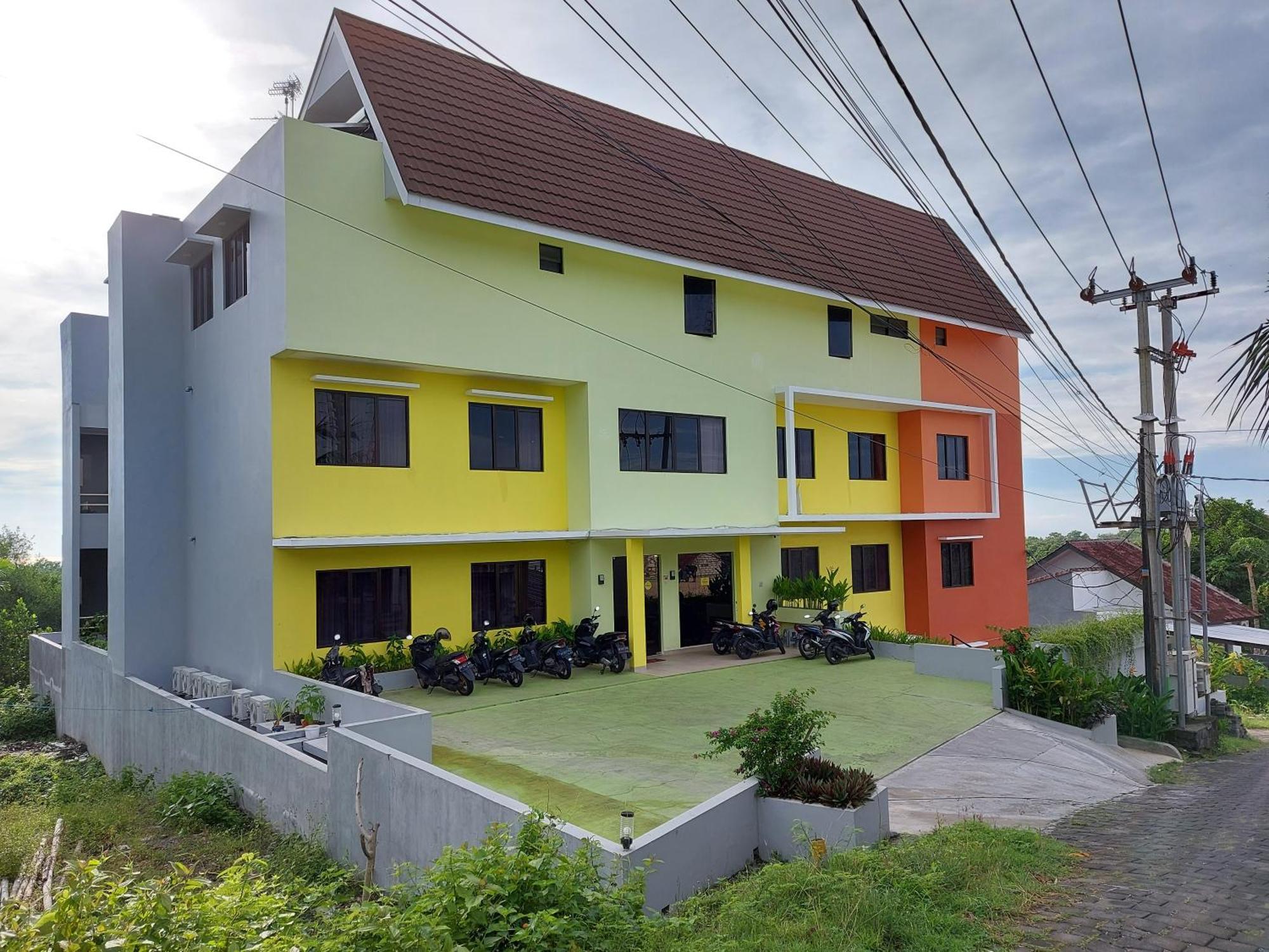 Yellow Guest House Uluwatu Extérieur photo